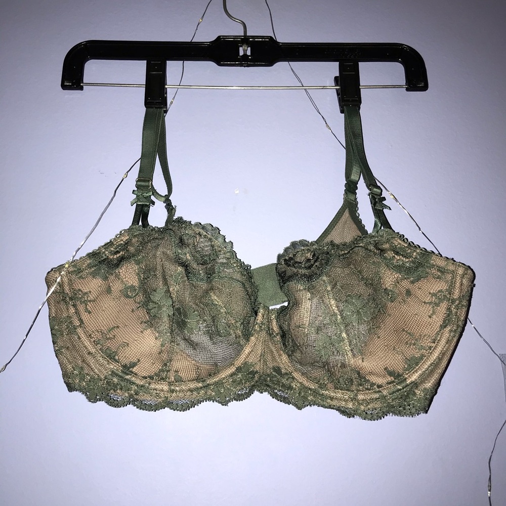 Victoria Secret unlined push up size 36D NWOT